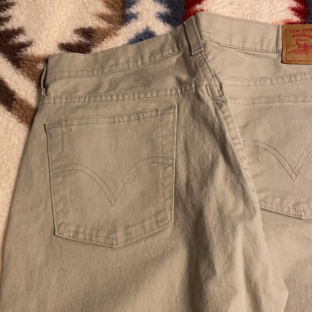 Levi’s Capri’s - Picture 2 of 15